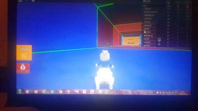 Играю в злую стену/не даю не кому прохода/ толкают все меня чтобы я проиграла/ играю в Roblox