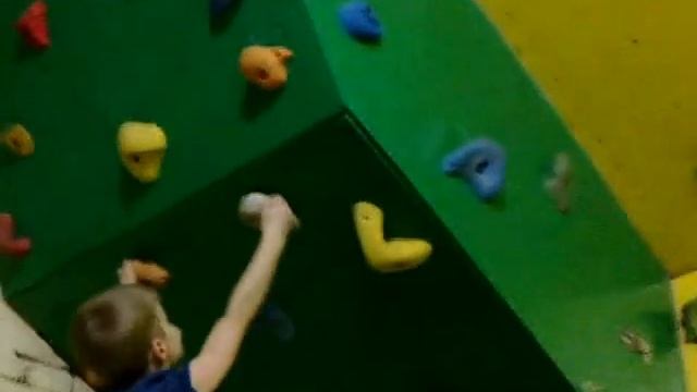 Боулдеринг, Джампинг, Тренировки по скалолазанию. смотреть онлайн