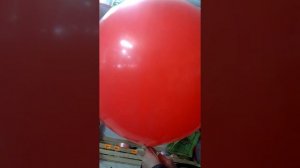 Helium balloon inflation Наполнение большого шара гелием