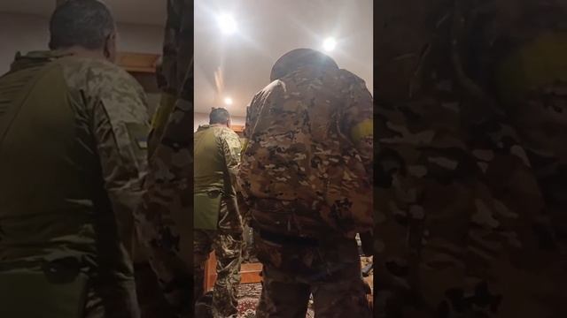 ребята не хотят ити на убой,видео снято от первого лица.несоглашаються с командиром. смотреть онлайн