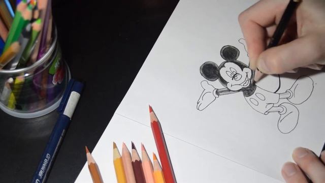 Рисую легендарного Микки Мауса из disney смотреть онлайн