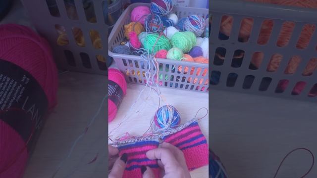 Утилизация остатков от процессов и отзыв о пряже #вяжунетужу #носкиспицами #вязание #knitting #knit смотреть онлайн