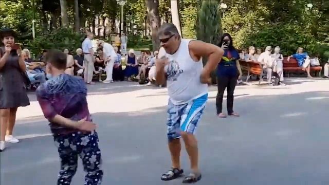 ОБЛОМАЛ НЕМАЛО ВЕТОК,НАЛОМАЛ НЕМАЛО ДРОВ!!!