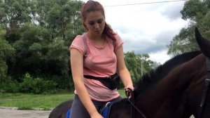 УЧИМСЯ КАТАТЬСЯ НА ЛОШАДИ