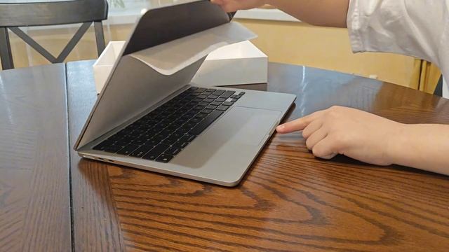Распаковка MacBook Air M2 смотреть онлайн