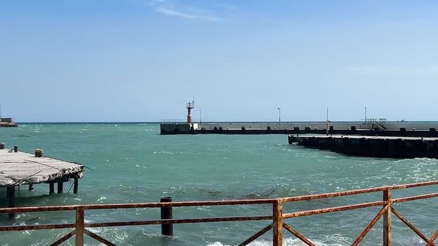 Ялта. Морское волнение. Старая пристань. Набережная им. Ленина. 17.05.2025. Крым. Crimea. Yalta. смотреть онлайн