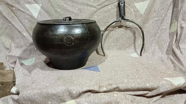 Чугунок чугунный на 8 литров +Крышка Чугунная +Ухват кованый СССР смотреть онлайн