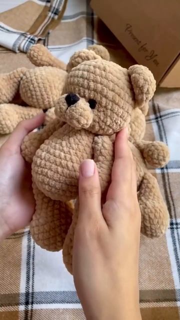 Плюшевые медвежата🧸💫 #вязаныеигрушки #вязаниекрючком #handmade #амигуруми #игрушки #мишка #медведь смотреть онлайн