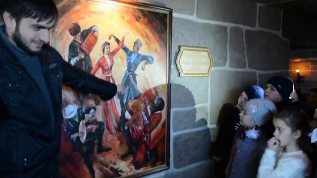 Башня Согласия  Экскурсия 4 го В класса гимназии с Али ?