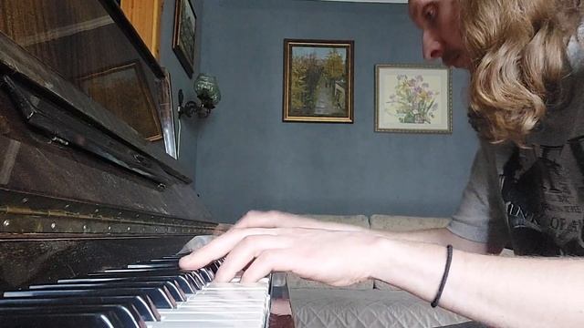 Эта мелодия похожа на будильник в телефоне, которое зв смотреть онлайн