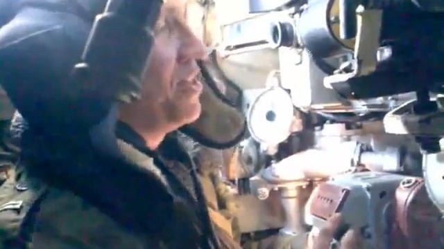 БМП-2 внутри во время стрельбы