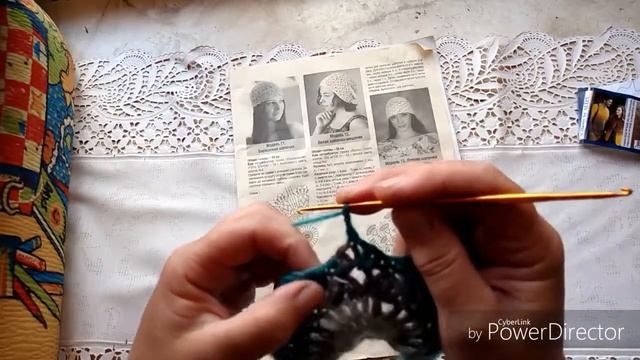 Вяжем шапочку с узором ракушки// шапочка к комплекту.//вяжем крючком смотреть онлайн