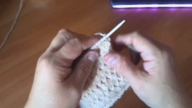 Лёгкий в исполнении узор спицами для кардиганов и полуверов смотреть онлайн