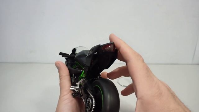 Kawasaki Ninja H2R модель Мотоцикла 1:9 со звуком и светом. смотреть онлайн