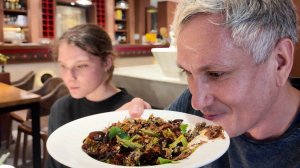 Трюфели, кордицепс, кора и другие деликатесы в ресторане юньнаньской кухни