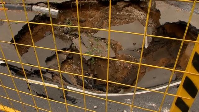 В Твери обвалился асфальт который делали в рамках национального проекта