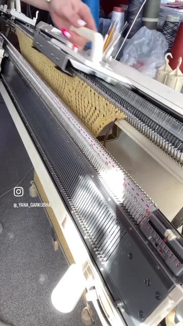 Ажурная вязка. #машинноевязание #топ #вязаниеажура #ажурнавязальноймашине #вязаннаяфутболка смотреть онлайн