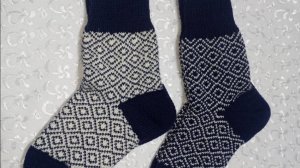 Носки с жаккардом на вязальной машине.