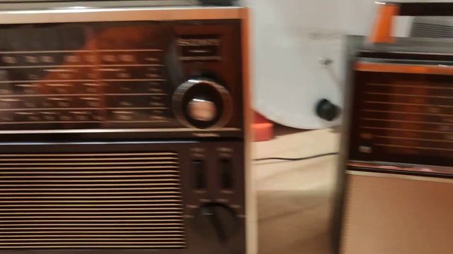ВЭФ-204 прием в SSB с помощью SONY TFM-2000F. смотреть онлайн