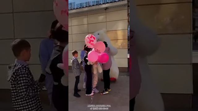 Мишка Данилка заглянул в окно к девчонкам 🐻❄️😂🎊🐻❄️🐻❄️❤️ смотреть онлайн