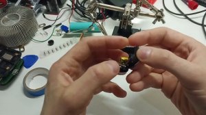 Разбираем беспроводной наушник без регистрации и смс)