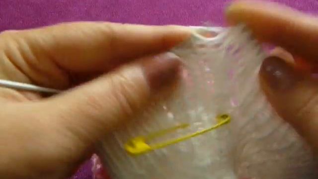 2-Шапочка-шлем для малыша спицами, вяжем нижнюю часть. смотреть онлайн