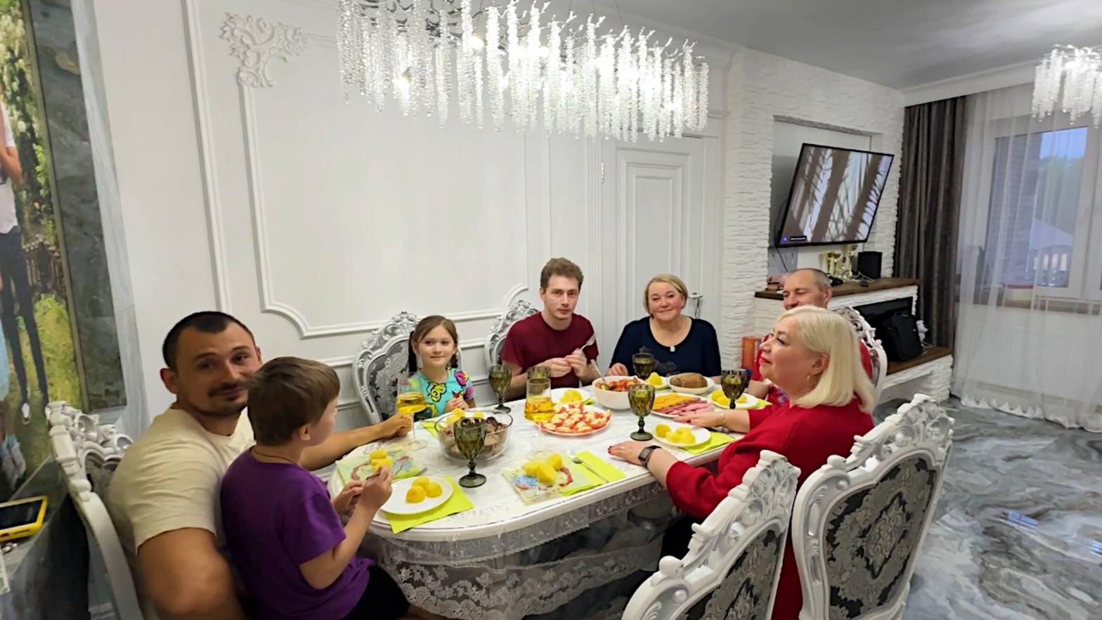 Встречаем гостей! Подготавливаем гостинцы. Последний звонок. Продолжаем планировку участка. смотреть онлайн