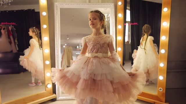 Собака ПРОПАЛА! Волшебный Сон Супер Софии! Много платьев! смотреть онлайн