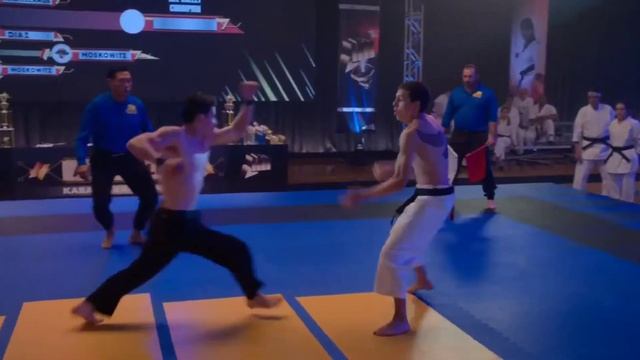 Kobra Kai: 4 season | Ястреб VS Робби смотреть онлайн