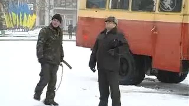 В Чернигове ставят елку смотреть онлайн