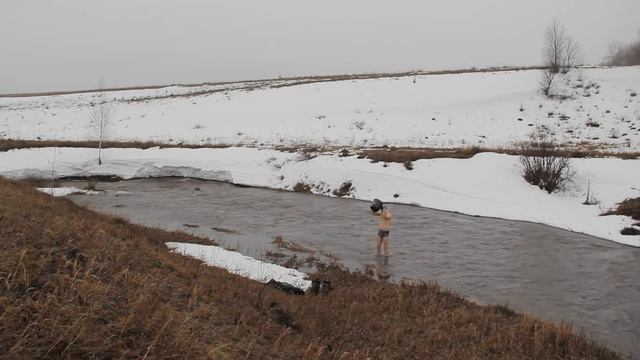 Закалка, обливание ледяной водой смотреть онлайн