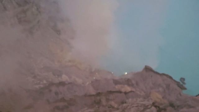 Вулкан Иджен, путешествие с Бали на Яву смотреть онлайн