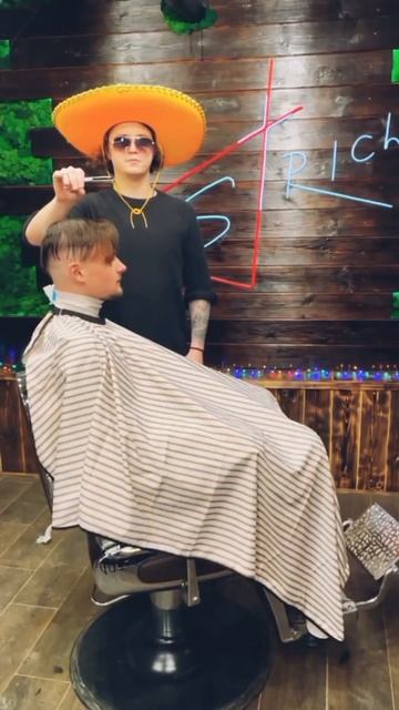 Барбер Артем в деле.Barbershop Strich в Калуге.#shorts #barber #калуга смотреть онлайн