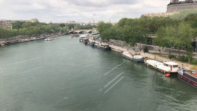Поездка по метромосту рядом Эйфелевой Башней | Paris