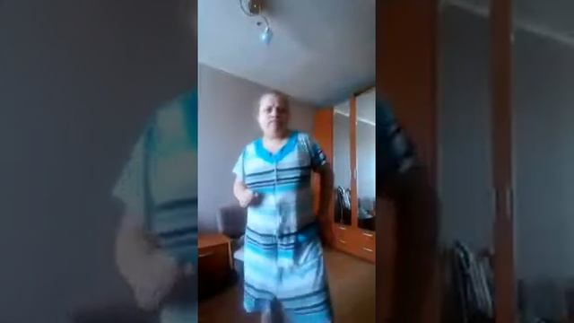 Бабка зажигает😂😂-Ржач-😂😂😂😂😂 смотреть онлайн