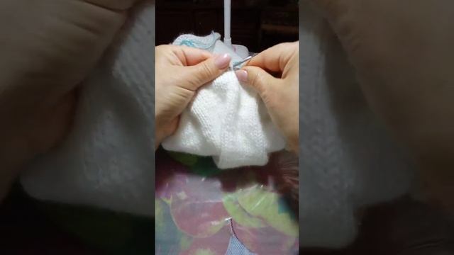 Вяжем макушку шапочки спицами смотреть онлайн