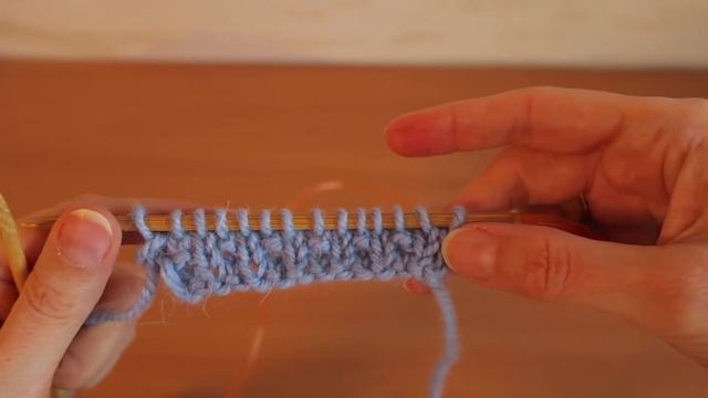 Урок 10. Простой и красивый узор спицами для начинающих. смотреть онлайн