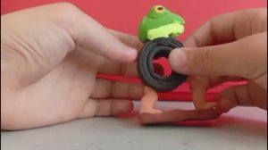 Леплю Шимпанзини бананини и показываю фигурки