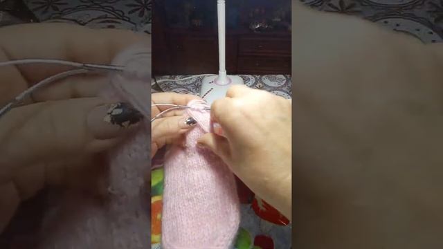 Вяжем варежки спицами, часть 4 смотреть онлайн