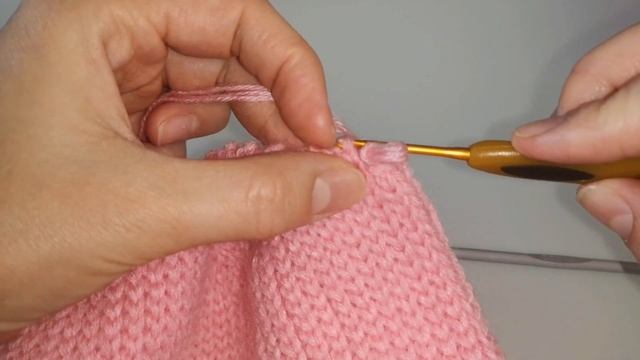 Шапка крючком с ушками//Теплая шапка крючком с помпоном//Crochet hat//Часть - 2 смотреть онлайн