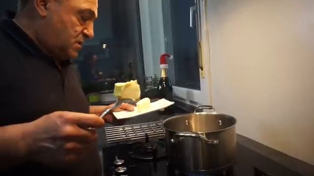 Сочные перепёлки в духовке с гарниром из шпината смотреть онлайн