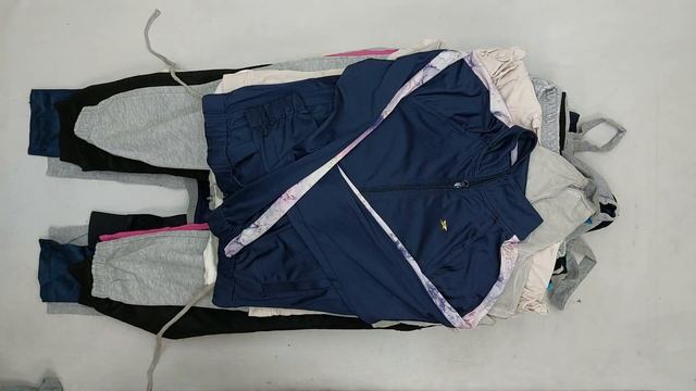 33186 Спортивные костюмы (tute Mix 1 1/2),  (extra/1 кат), Италия, 4 па