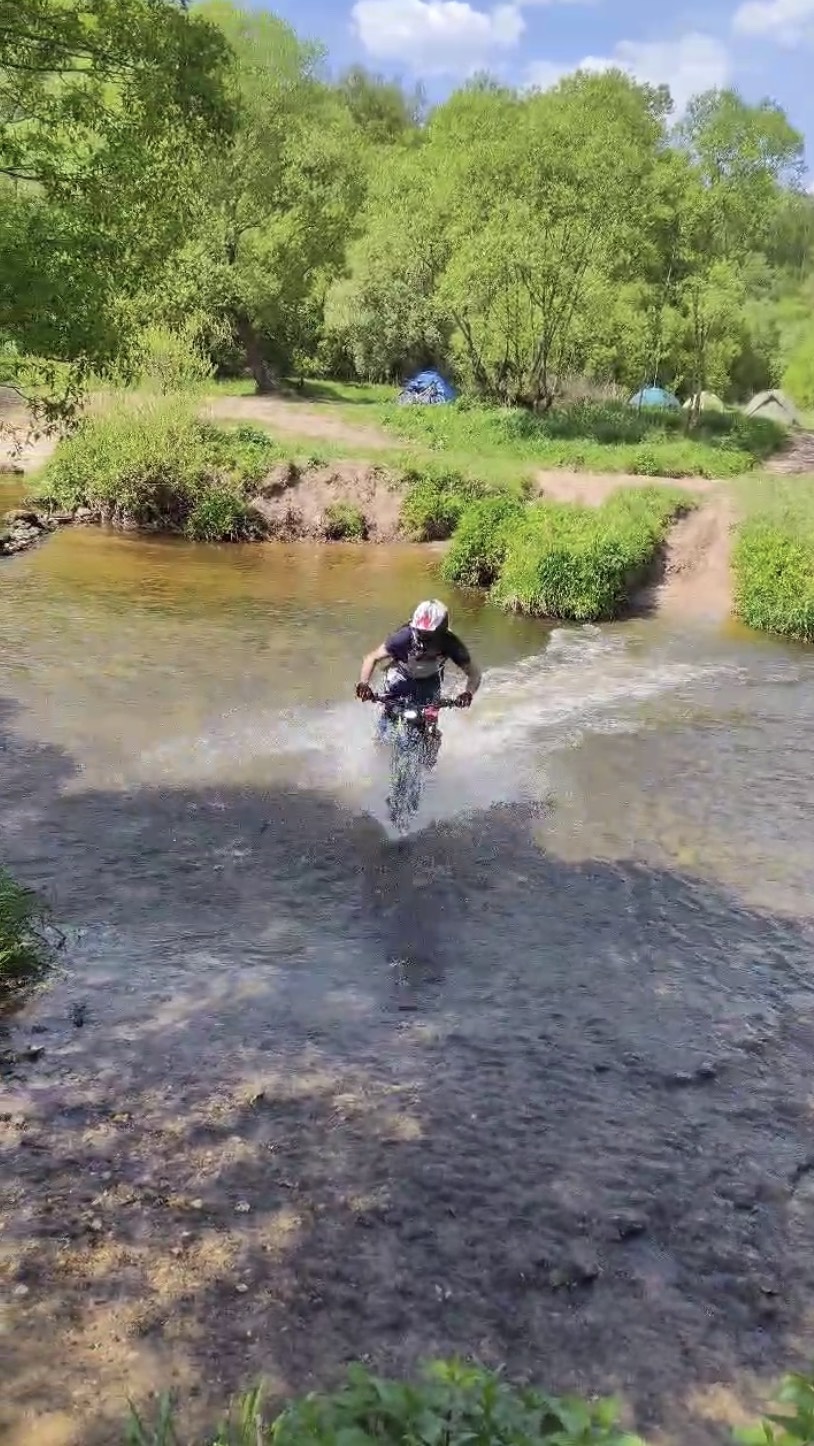 Sur ron X прохват через реку смотреть онлайн