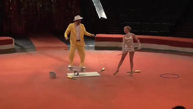 Эквилибр на катушках с кубиков такого вы ещё не видели цирк-Equilibre on the rolls of dice смотреть онлайн