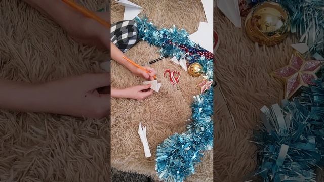 Снежинки из бумаги,если не поняли как делать напишите в ком я сниму заново . смотреть онлайн