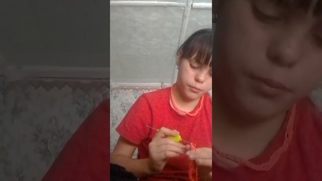 пишите в комментариях что вам связать из ниток колечко цепочку или браслет смотреть онлайн