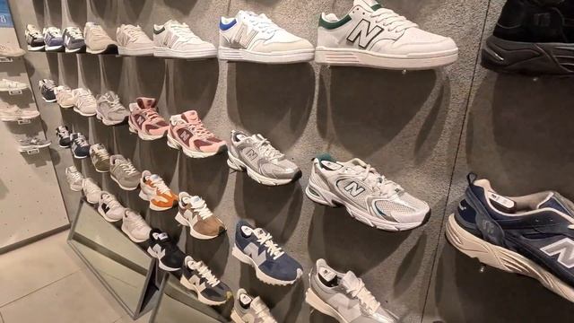 Корея!!! Сеул!!! Посетили самый отстойный OUTLET MARIO. Только потеряли ВРЕМЯ!!! смотреть онлайн