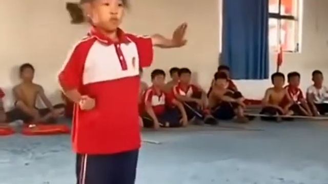 СРОЧНО!!!!!!!! Делай так три раза в день спина болеть не будет))))) смотреть онлайн