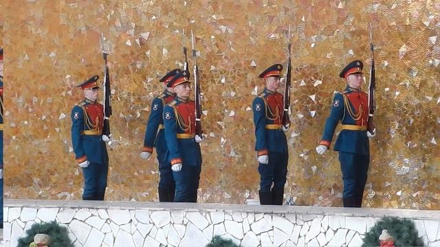 Смена Почётного Караула на Мамаевом Кургане, Волгоград, 15 апреля 2024 года, 14:00 часов смотреть онлайн