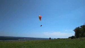 Старт на параплане в сильный ветер.